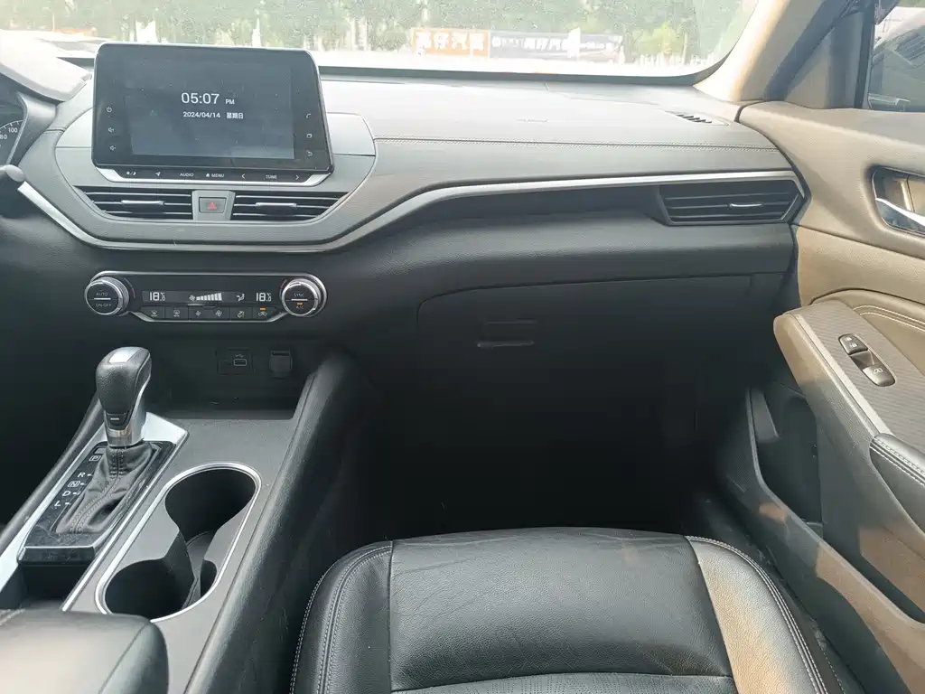 NISSAN TEANA 2020