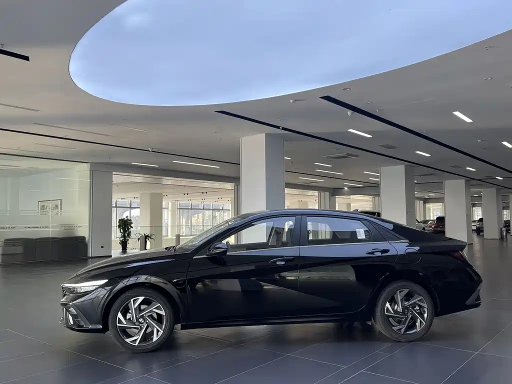 HYUNDAI ELANTRA 2023