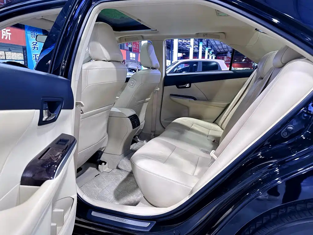 TOYOTA CAMRY 2016