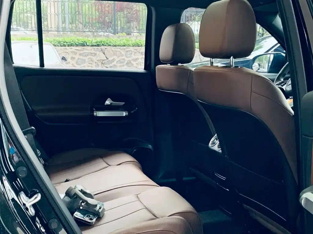 MERCEDES BENZ GLB 2024