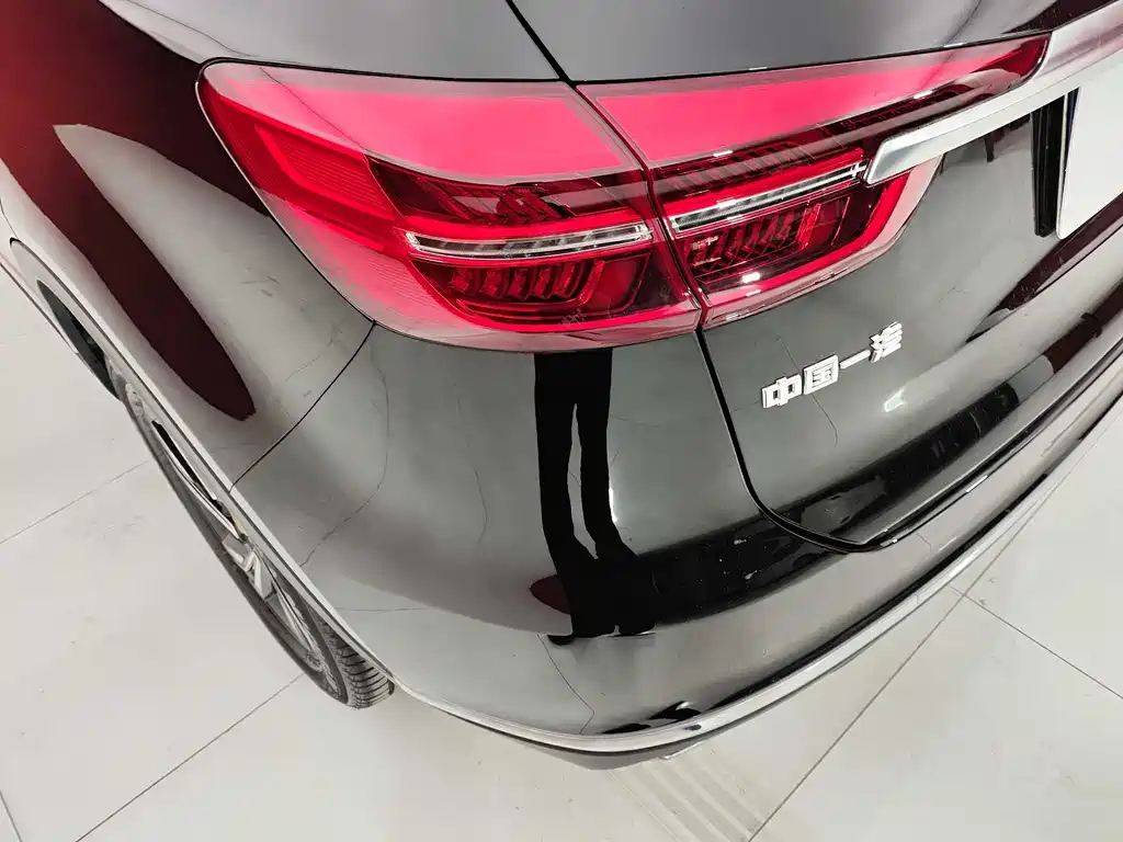 HONGQI HS5 2023