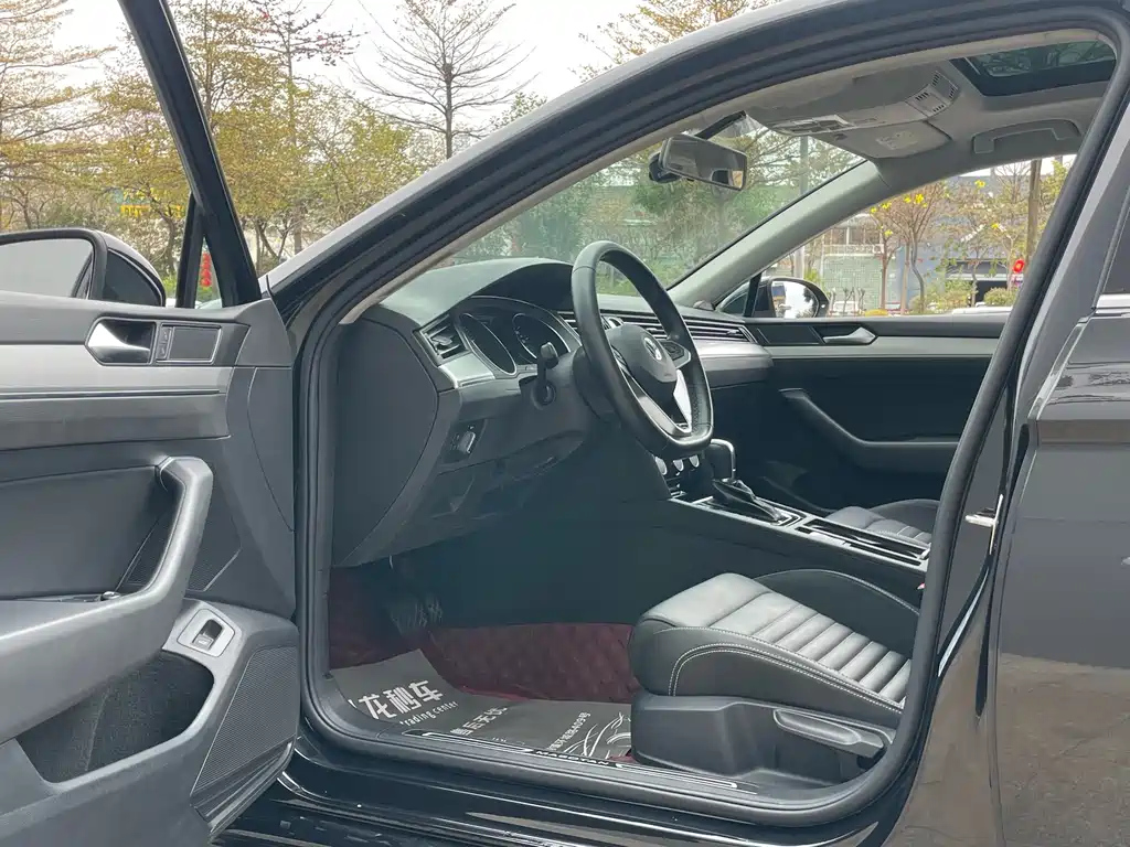 VOLKSWAGEN MAGOTAN 2020