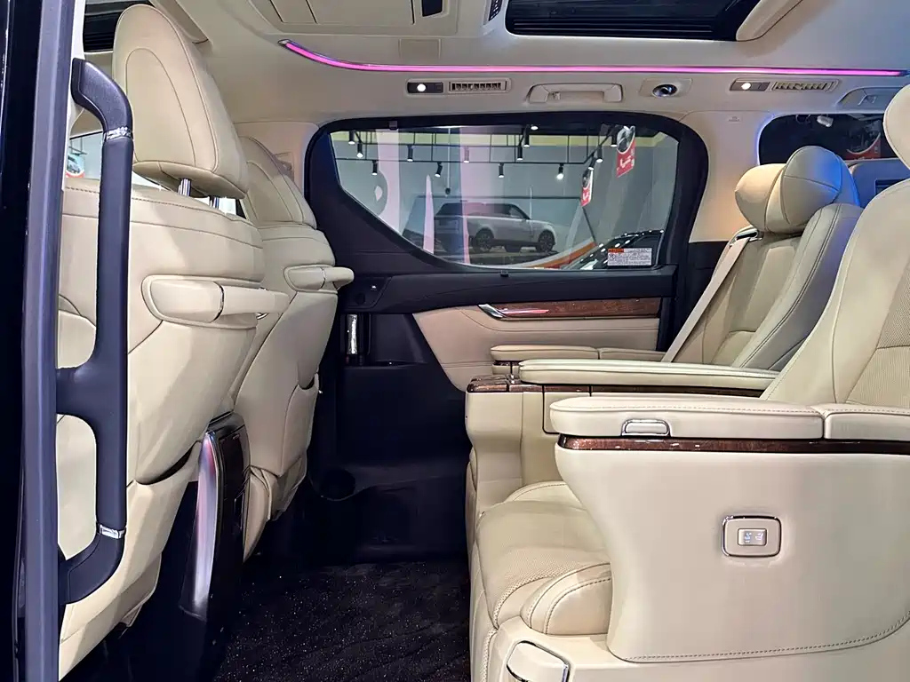 TOYOTA ALPHARD 2017