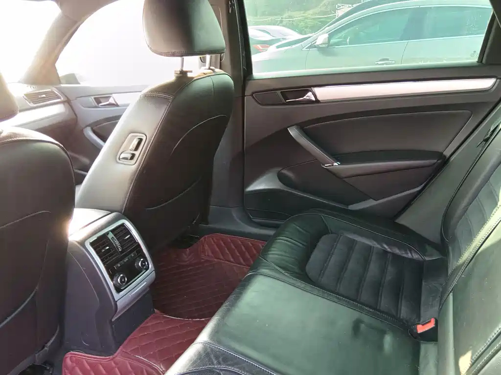 VOLKSWAGEN PASSAT 2013