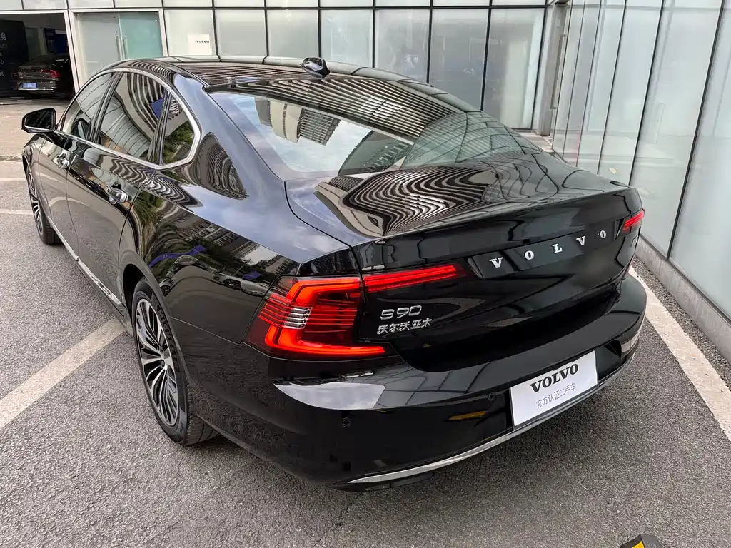 VOLVO S90 2022