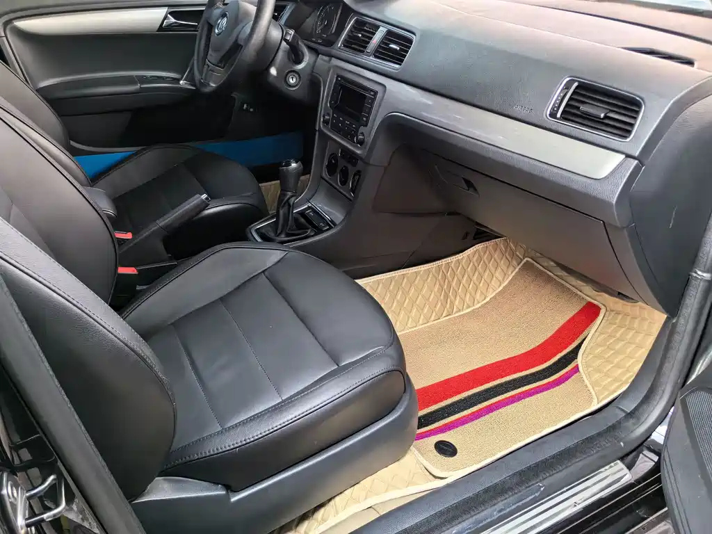 VOLKSWAGEN LAVIDA 2015
