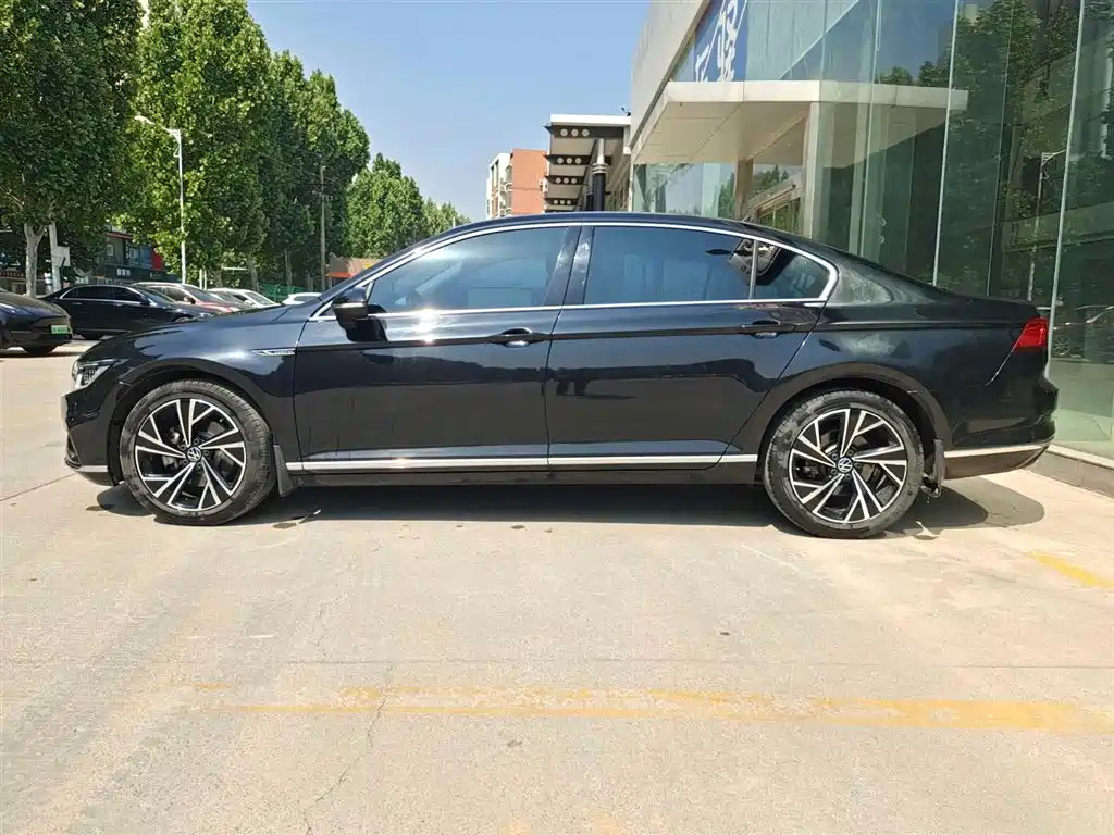 VOLKSWAGEN MAGOTAN 2021