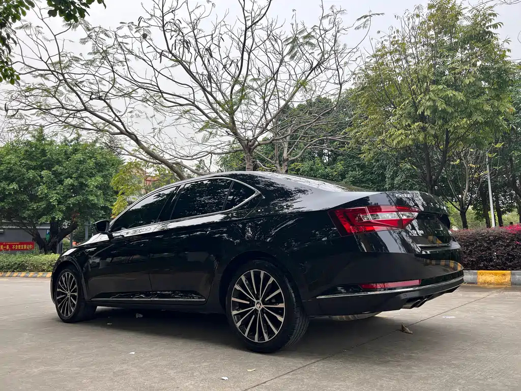 SKODA SUPERB 2017