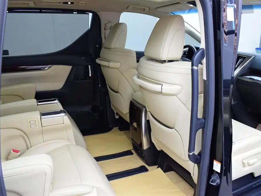 TOYOTA ALPHARD 2018