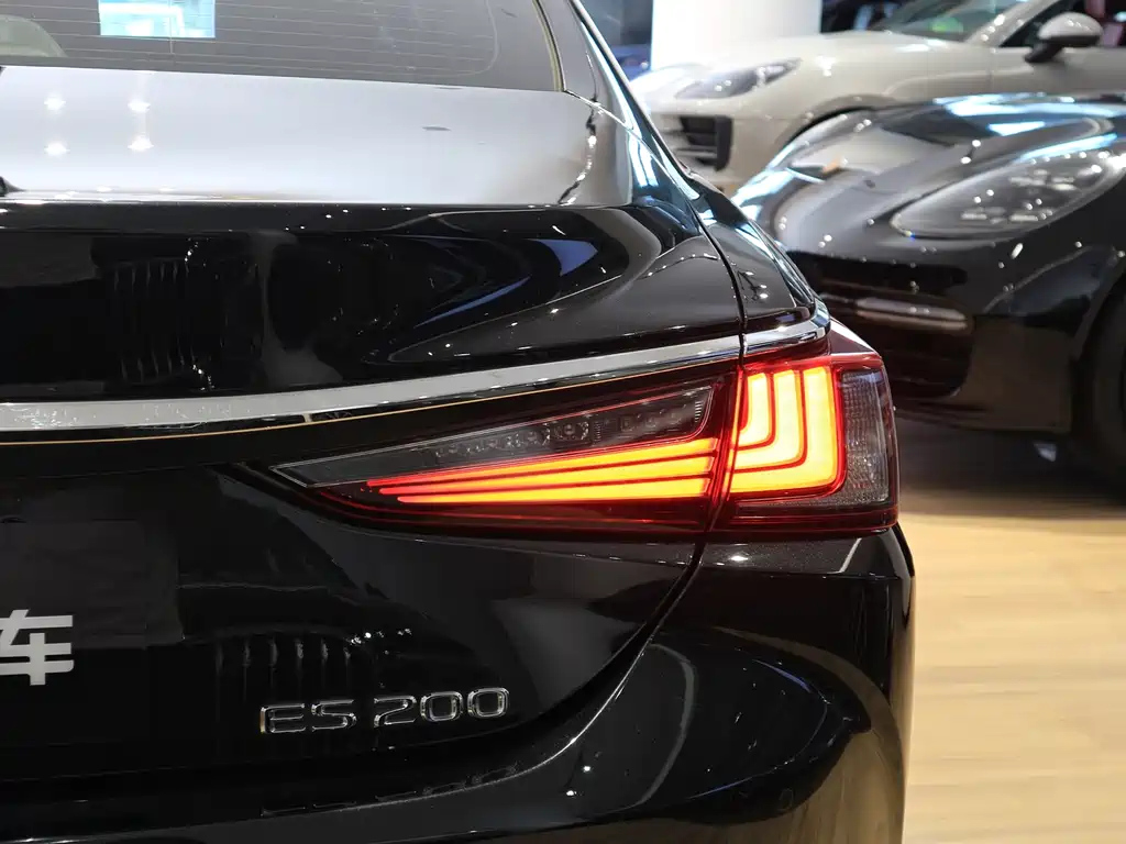 LEXUS ES 2021