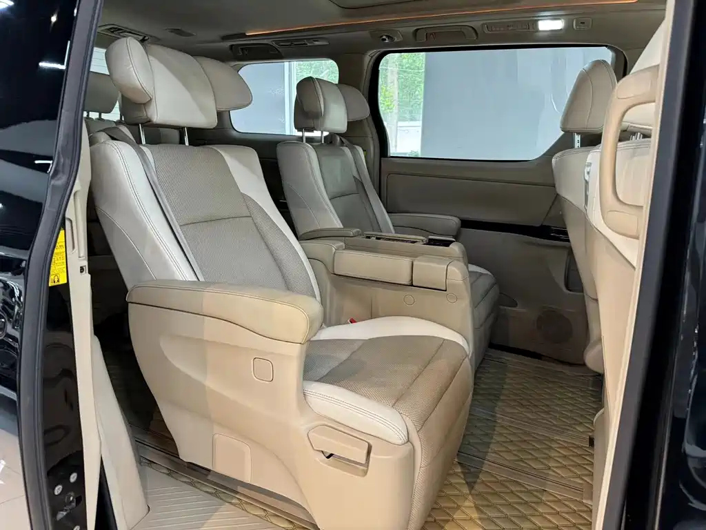 TOYOTA ALPHARD 2015