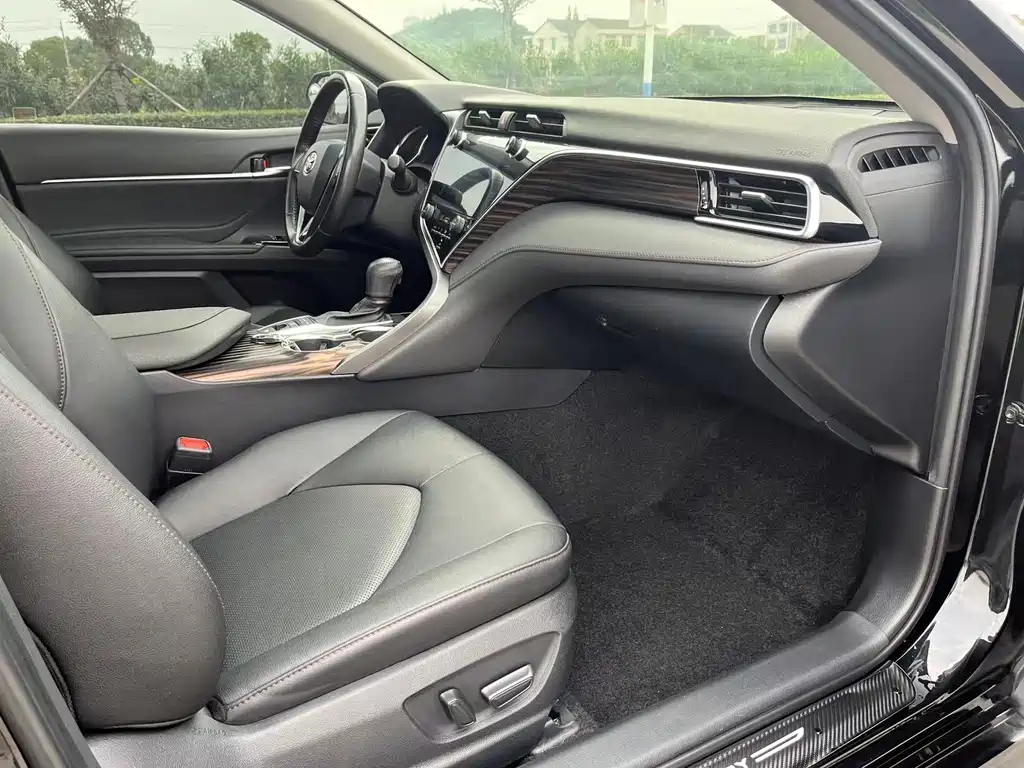 TOYOTA CAMRY 2020