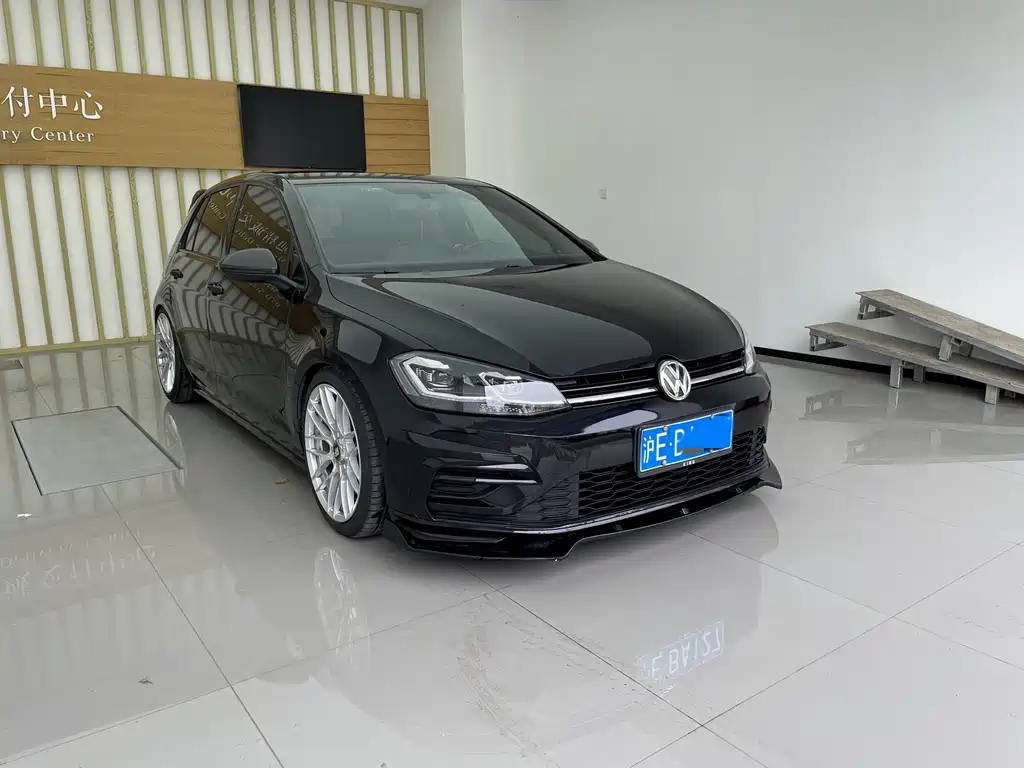 VOLKSWAGEN GOLF 2020