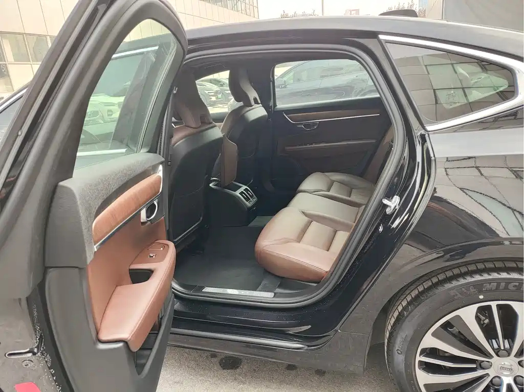 VOLVO S90 2022