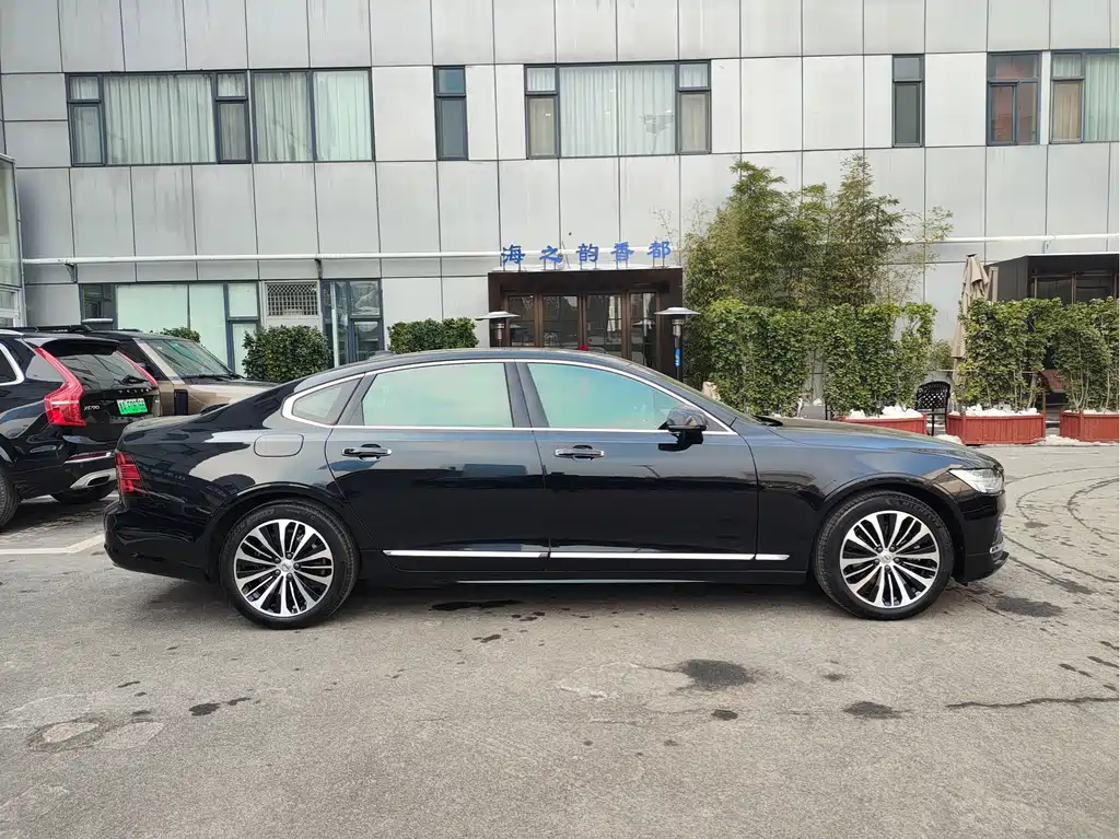 VOLVO S90 2022