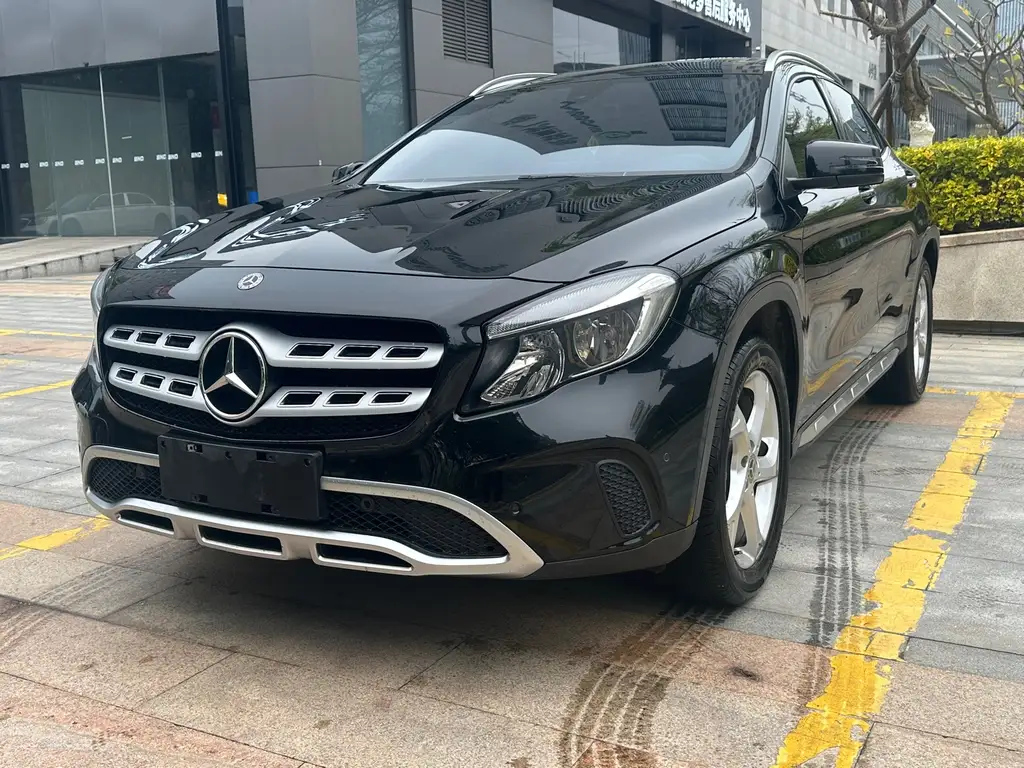 MERCEDES BENZ GLA 2018