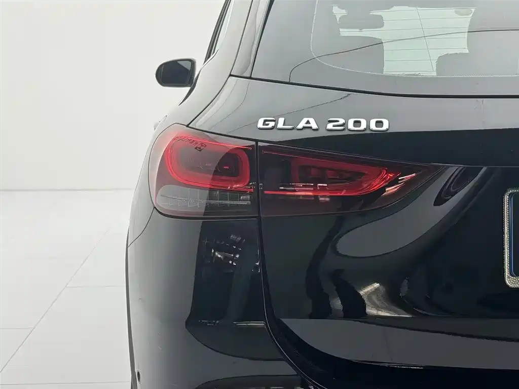 MERCEDES BENZ GLA 2021