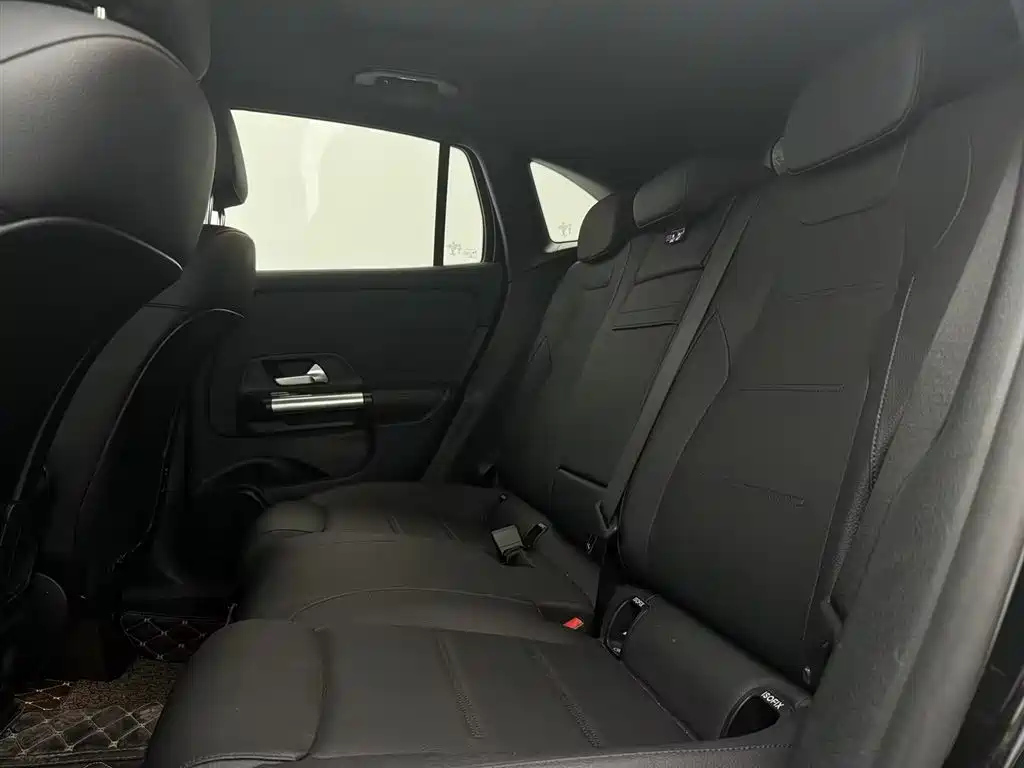 MERCEDES BENZ GLA 2021