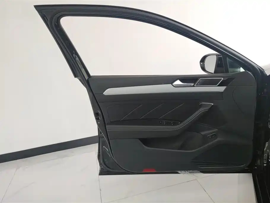 VOLKSWAGEN MAGOTAN 2023
