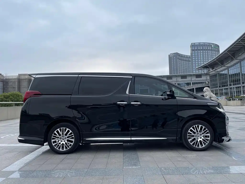 TOYOTA ALPHARD 2018