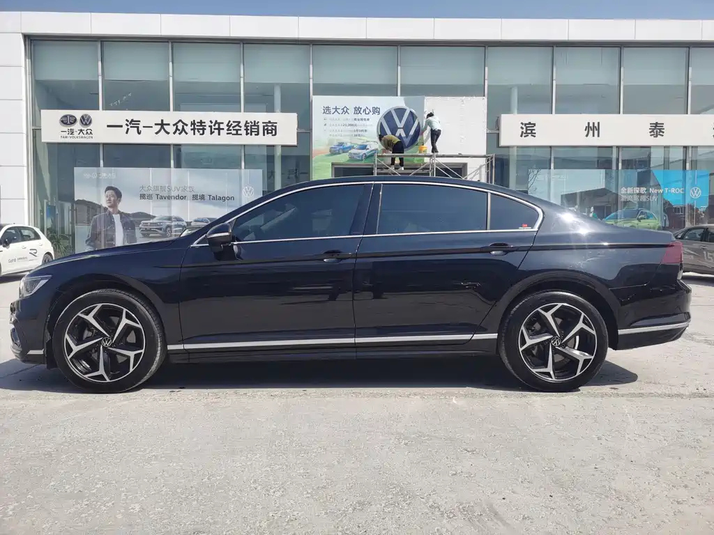 VOLKSWAGEN MAGOTAN 2022