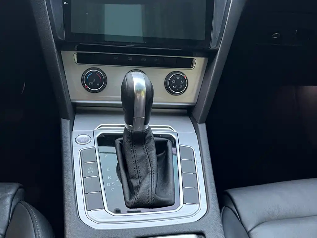 VOLKSWAGEN MAGOTAN 2019