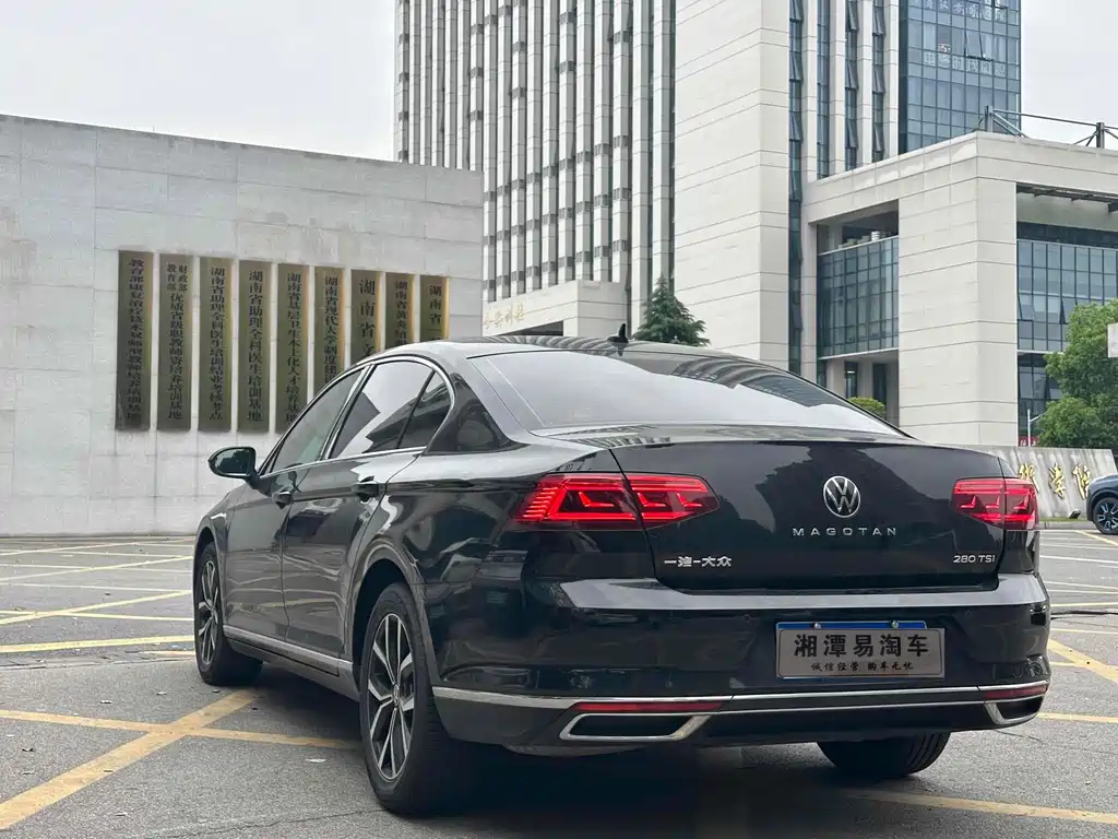 VOLKSWAGEN MAGOTAN 2022