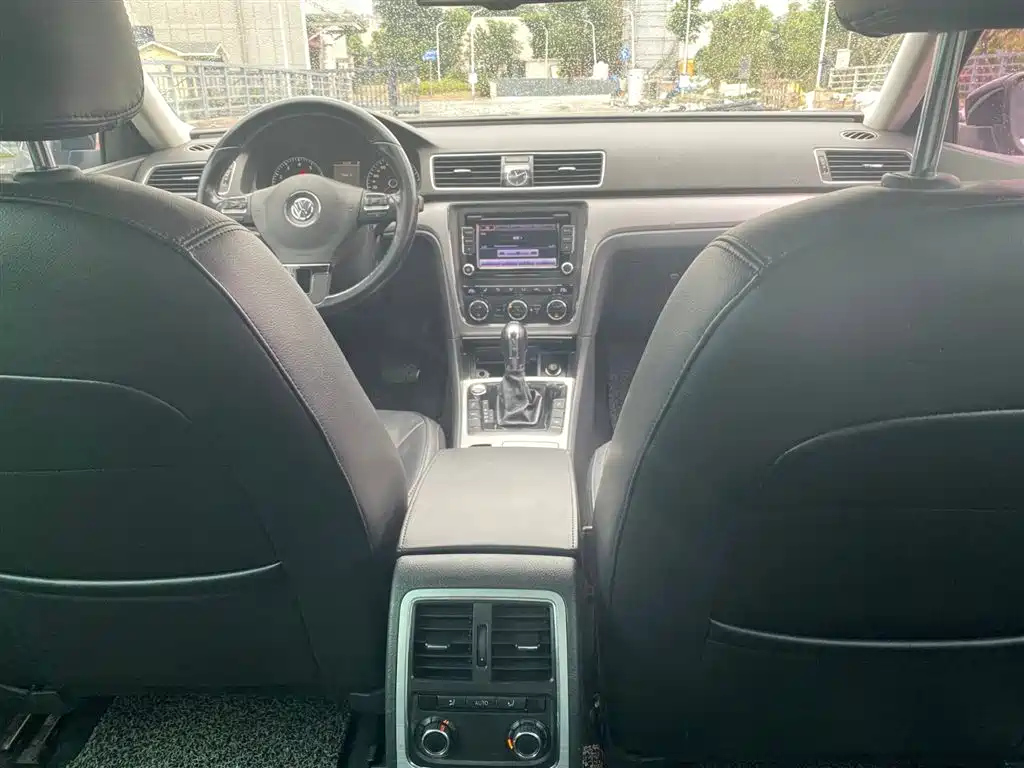 VOLKSWAGEN PASSAT 2013