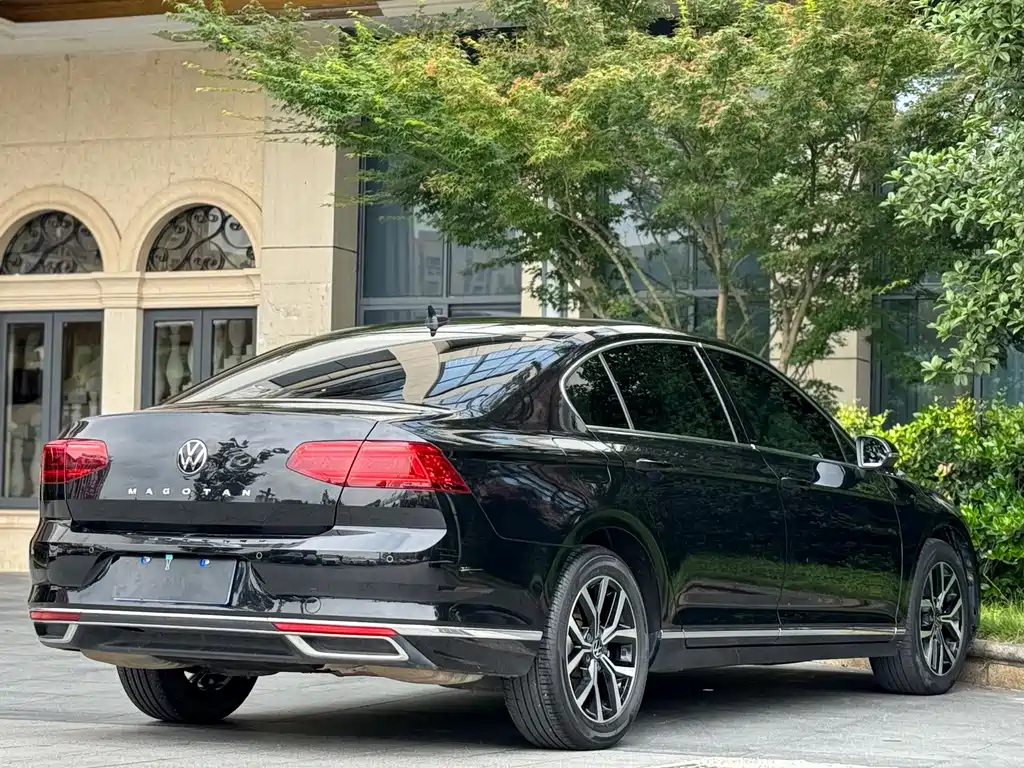 VOLKSWAGEN MAGOTAN 2021