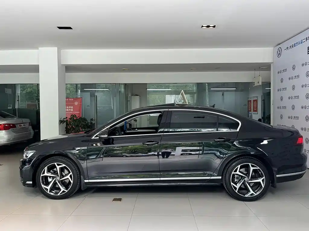 VOLKSWAGEN MAGOTAN 2023