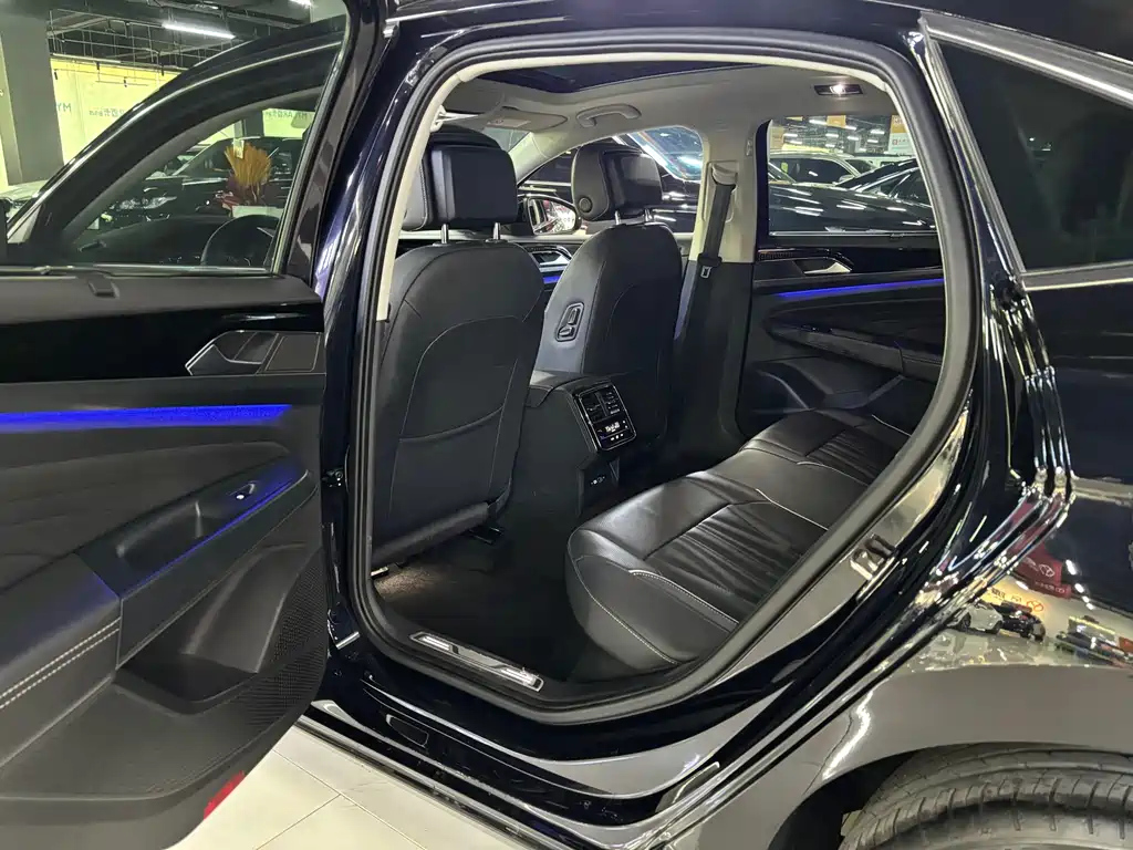VOLKSWAGEN PASSAT 2023