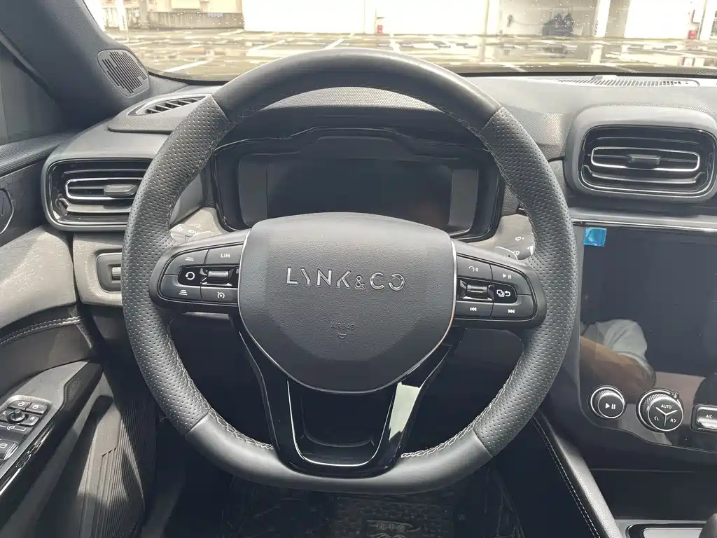 LYNK&CO 03 2021