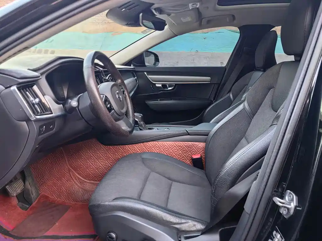 VOLVO S90 2019