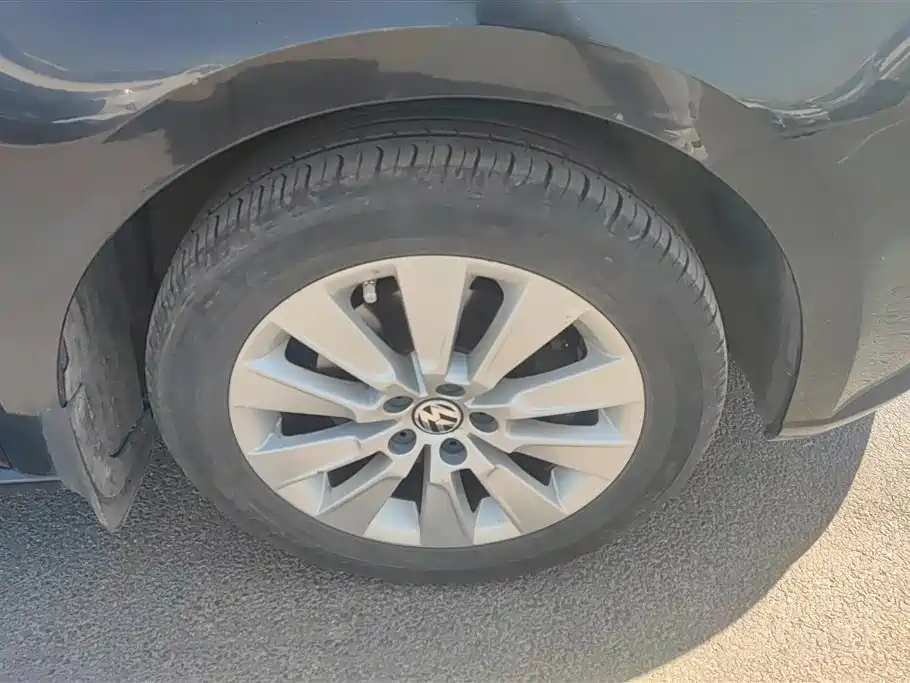 VOLKSWAGEN LAVIDA 2014
