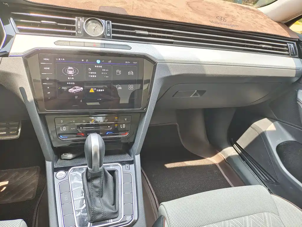VOLKSWAGEN MAGOTAN 2023