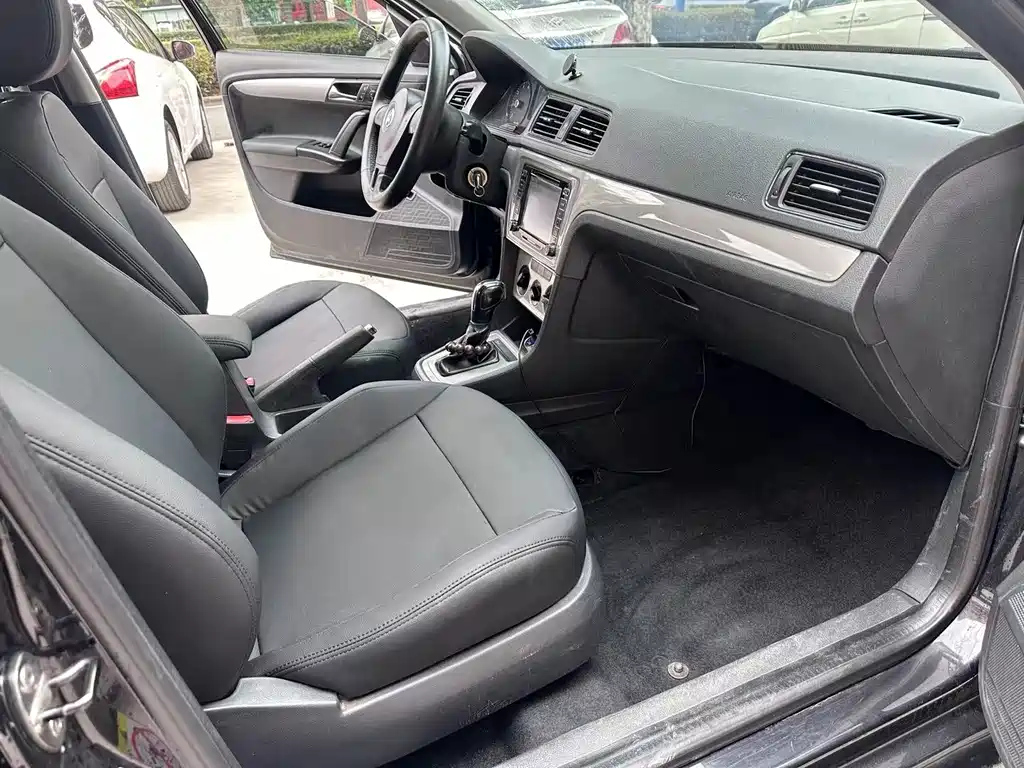 VOLKSWAGEN LAVIDA 2012