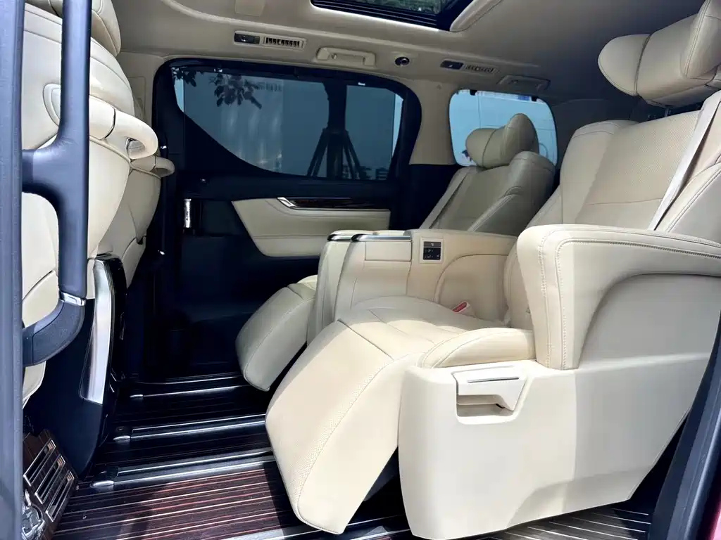 TOYOTA ALPHARD 2018