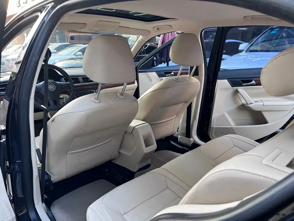 VOLKSWAGEN LAVIDA 2012