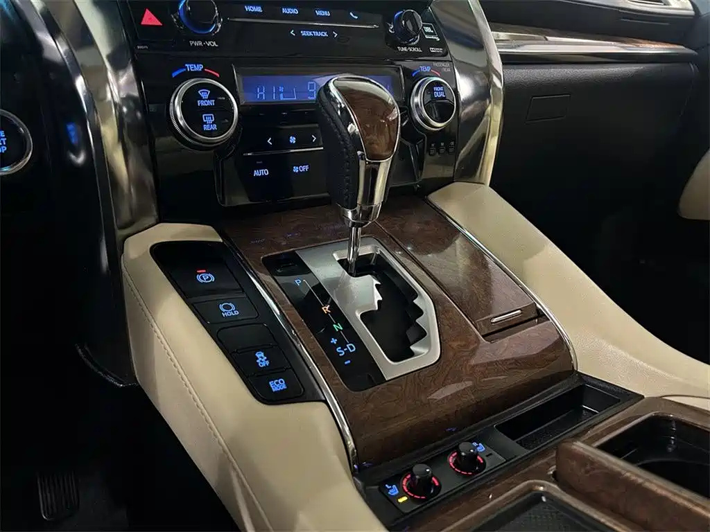 TOYOTA ALPHARD 2018