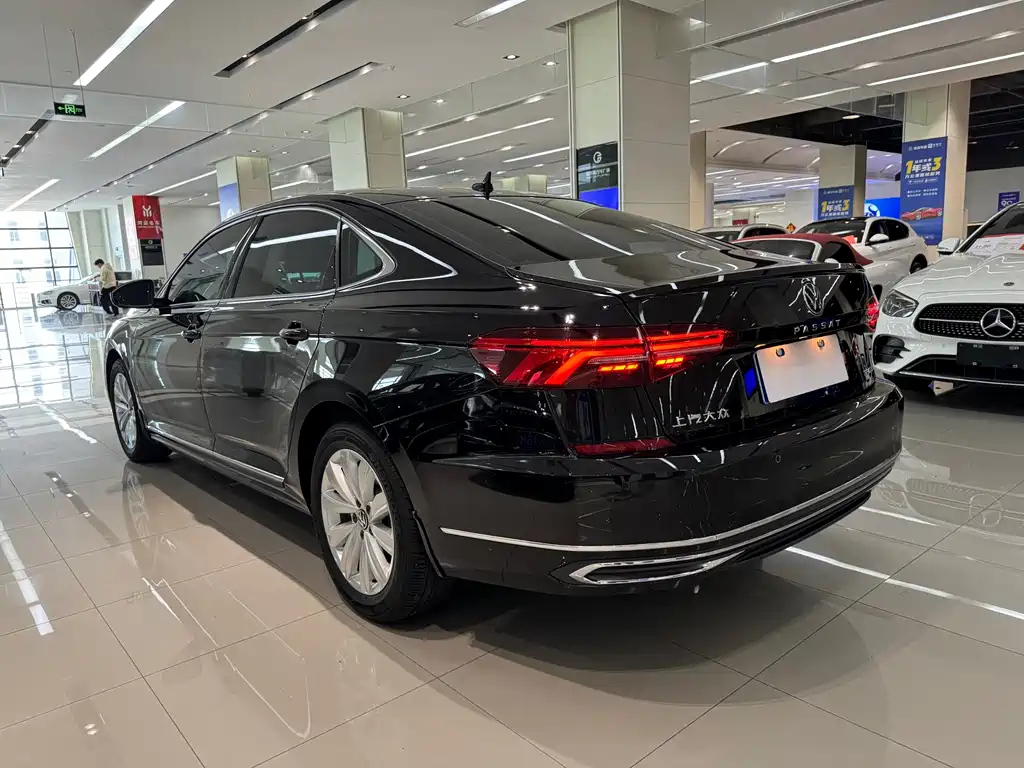 VOLKSWAGEN PASSAT 2021