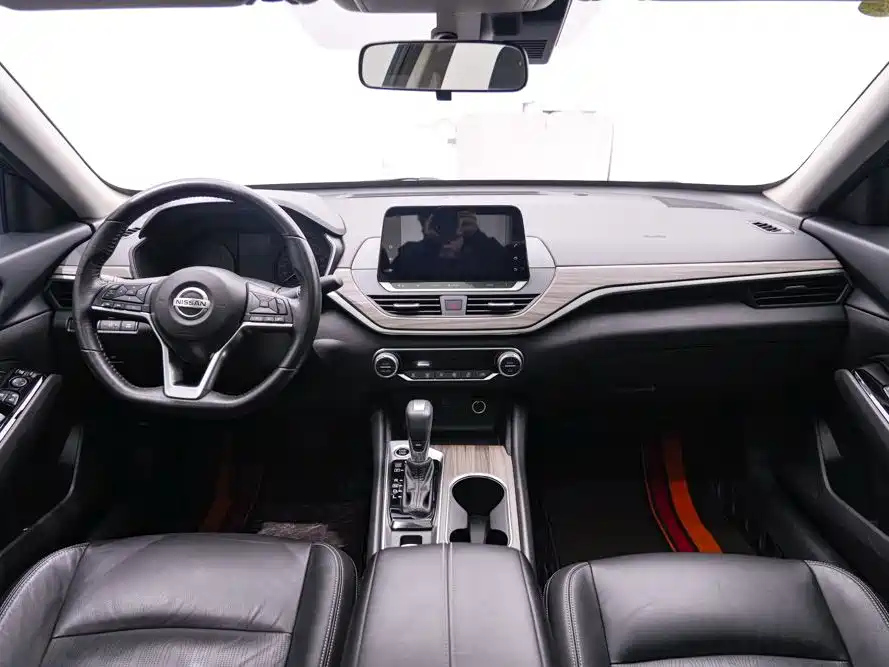 NISSAN TEANA 2020