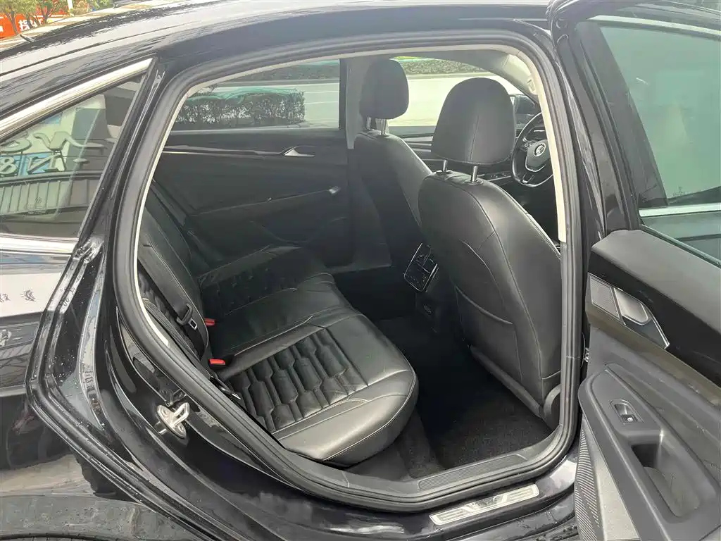 VOLKSWAGEN PASSAT 2019
