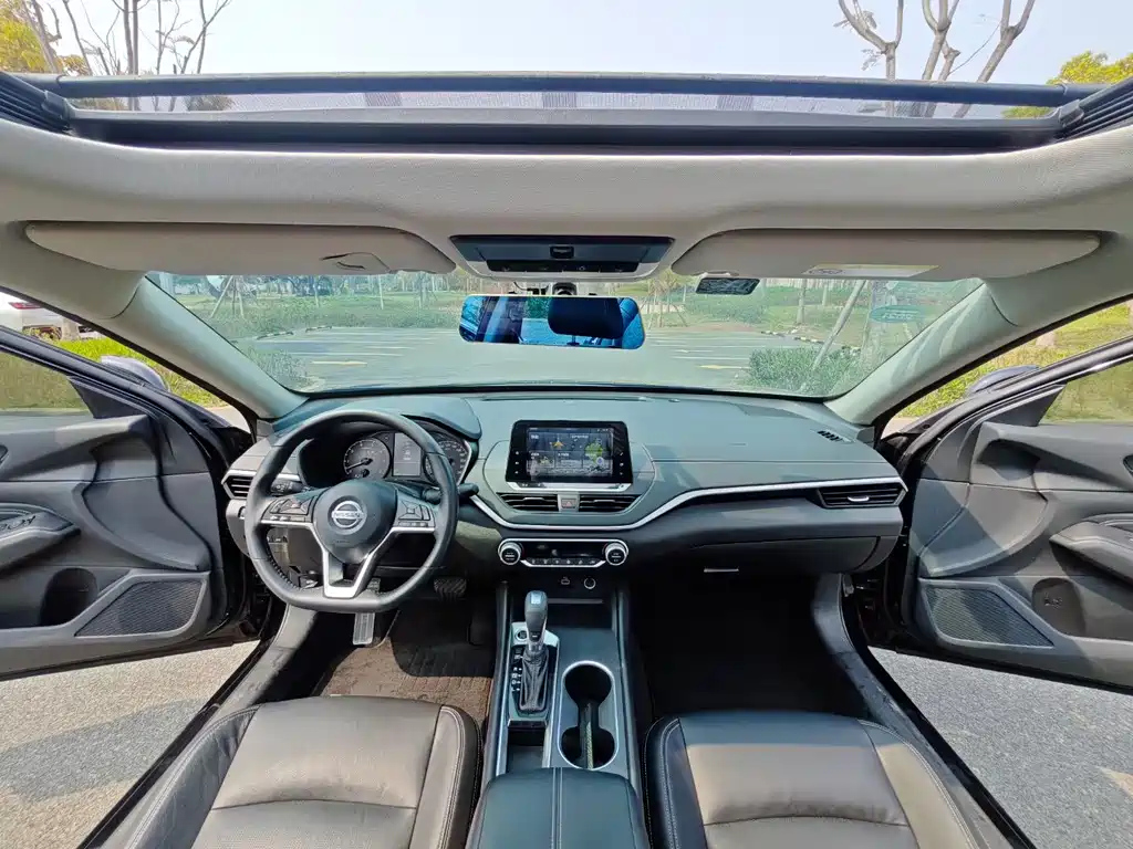 NISSAN TEANA 2020