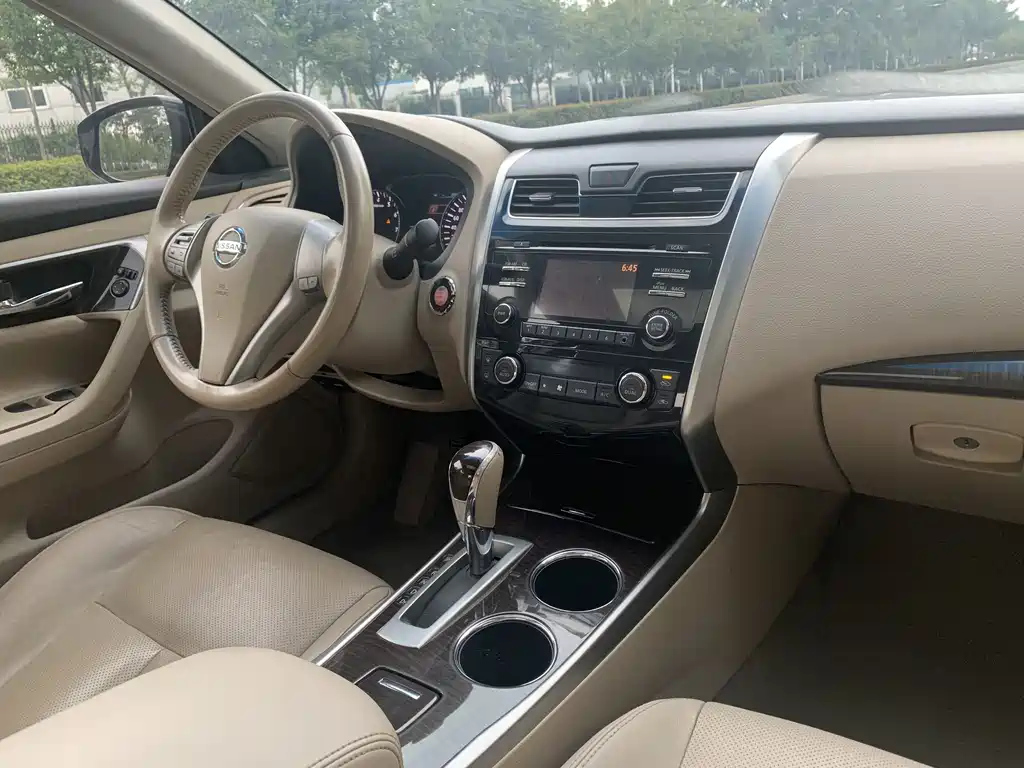 NISSAN TEANA 2013