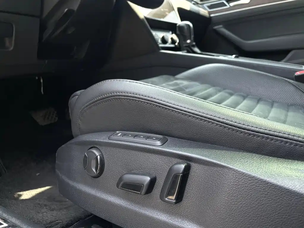 VOLKSWAGEN MAGOTAN 2019