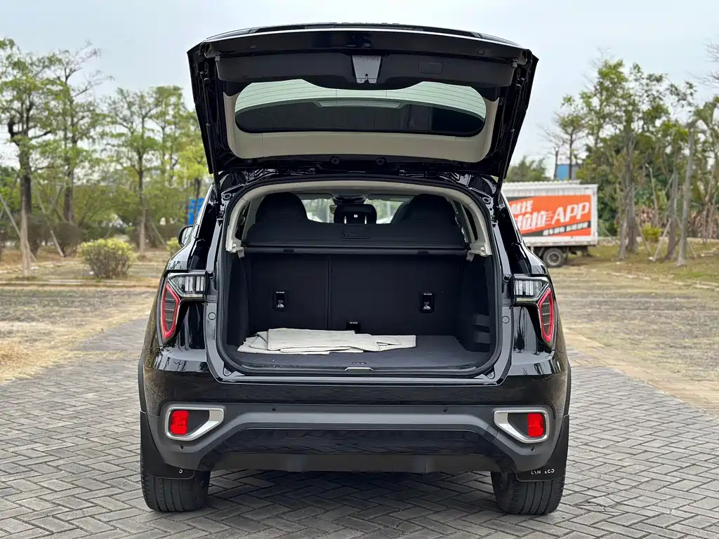 LYNK&CO 01 2019