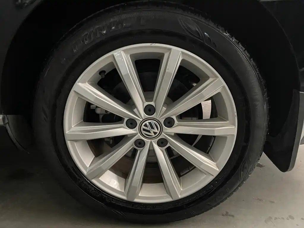 VOLKSWAGEN MAGOTAN 2019