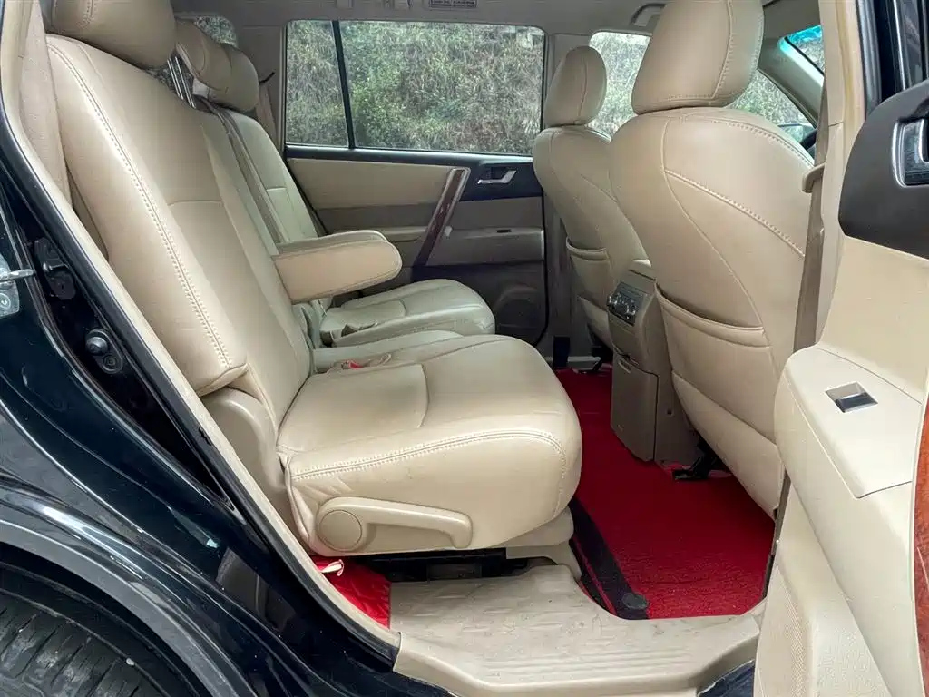 TOYOTA HIGHLANDER 2013