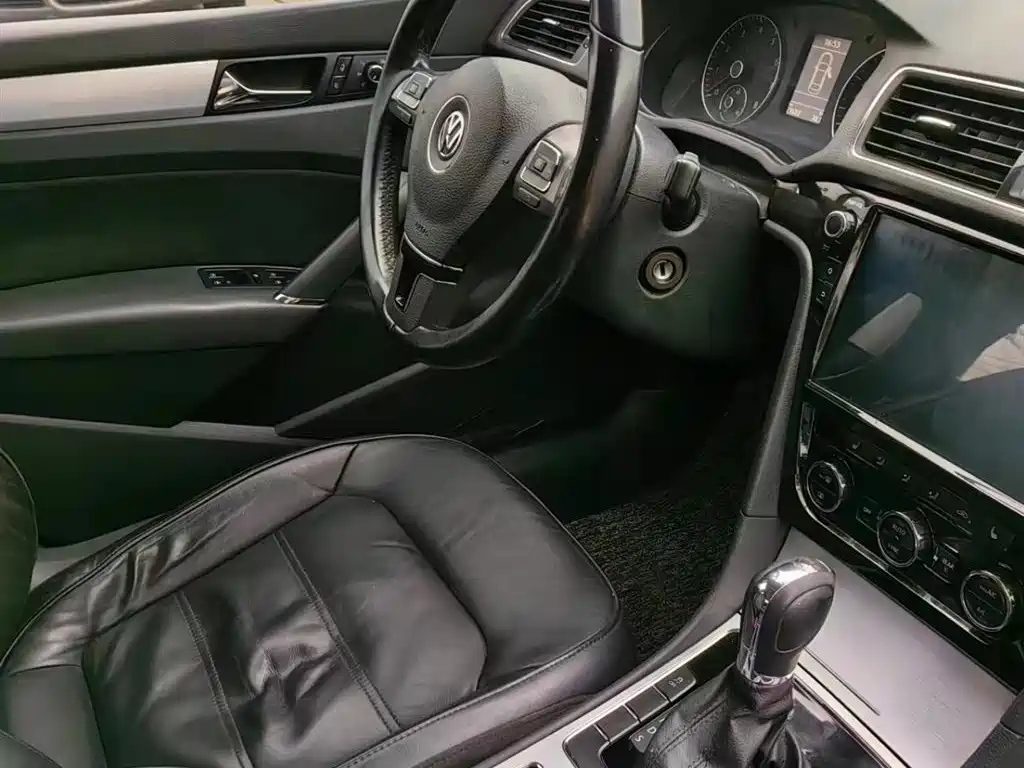 VOLKSWAGEN PASSAT 2015