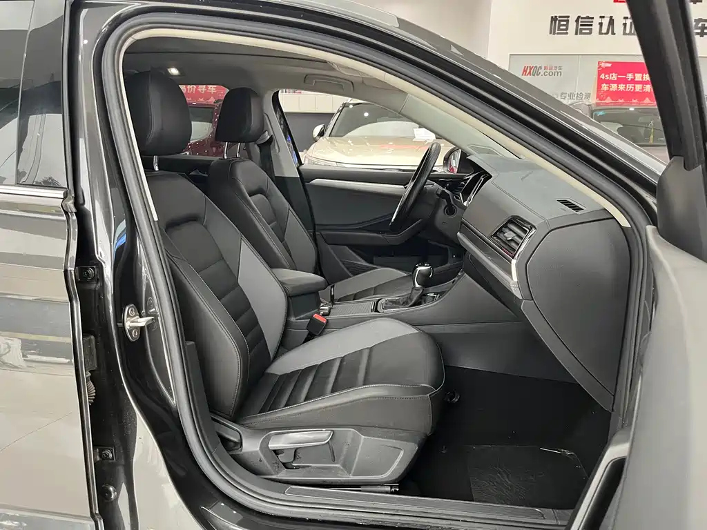 VOLKSWAGEN SAGITAR 2022